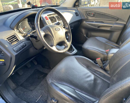 Черный Хендай Туксон, объемом двигателя 2 л и пробегом 149 тыс. км за 8250 $, фото 8 на Automoto.ua