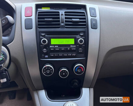 Черный Хендай Туксон, объемом двигателя 2 л и пробегом 170 тыс. км за 9200 $, фото 9 на Automoto.ua