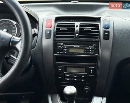 Черный Хендай Туксон, объемом двигателя 1.99 л и пробегом 240 тыс. км за 7200 $, фото 57 на Automoto.ua