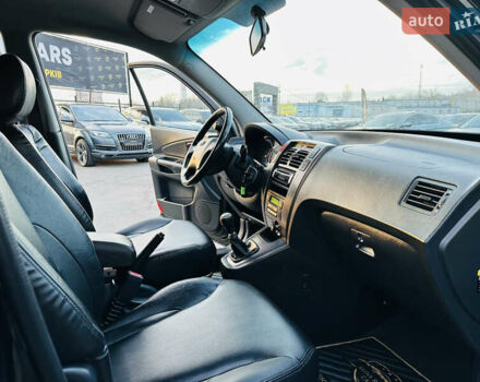 Чорний Хендай Туксон, об'ємом двигуна 2 л та пробігом 186 тис. км за 8300 $, фото 21 на Automoto.ua