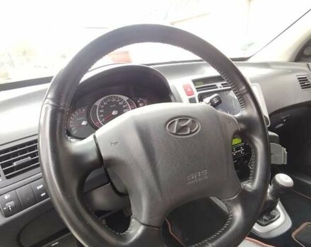 Черный Хендай Туксон, объемом двигателя 1.98 л и пробегом 214 тыс. км за 7700 $, фото 24 на Automoto.ua