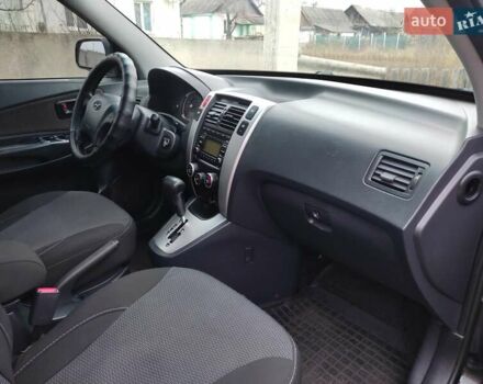 Черный Хендай Туксон, объемом двигателя 2 л и пробегом 237 тыс. км за 7500 $, фото 13 на Automoto.ua