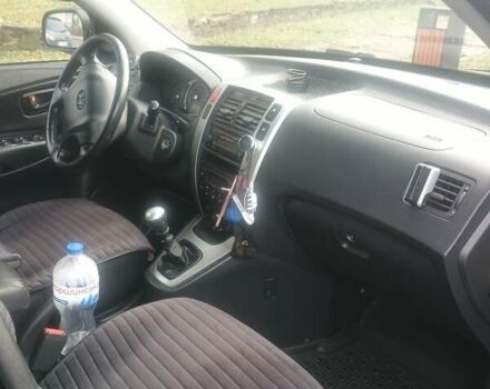 Черный Хендай Туксон, объемом двигателя 1.98 л и пробегом 283 тыс. км за 8800 $, фото 16 на Automoto.ua