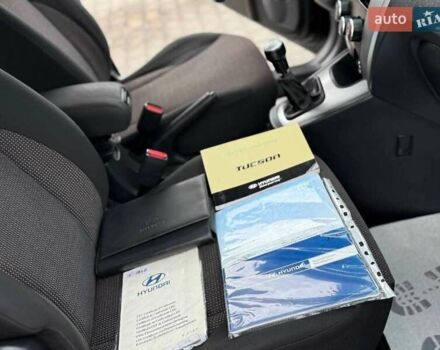 Черный Хендай Туксон, объемом двигателя 1.98 л и пробегом 239 тыс. км за 8700 $, фото 14 на Automoto.ua