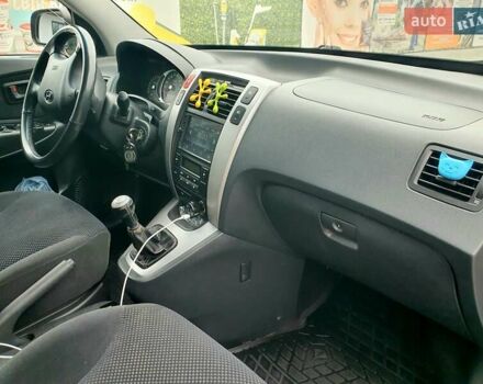 Чорний Хендай Туксон, об'ємом двигуна 2 л та пробігом 225 тис. км за 8000 $, фото 35 на Automoto.ua