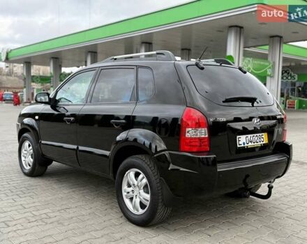 Черный Хендай Туксон, объемом двигателя 1.98 л и пробегом 239 тыс. км за 8700 $, фото 3 на Automoto.ua