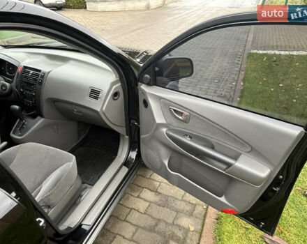Черный Хендай Туксон, объемом двигателя 2 л и пробегом 107 тыс. км за 8900 $, фото 30 на Automoto.ua