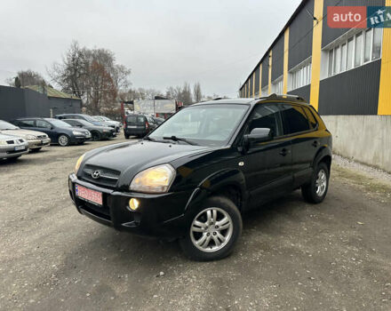 Чорний Хендай Туксон, об'ємом двигуна 2 л та пробігом 243 тис. км за 7999 $, фото 3 на Automoto.ua