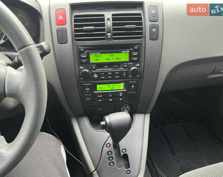 Черный Хендай Туксон, объемом двигателя 2 л и пробегом 107 тыс. км за 8900 $, фото 36 на Automoto.ua