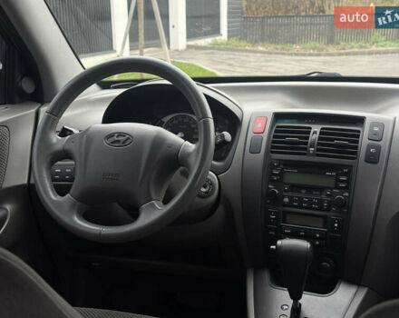 Чорний Хендай Туксон, об'ємом двигуна 2 л та пробігом 107 тис. км за 8500 $, фото 15 на Automoto.ua