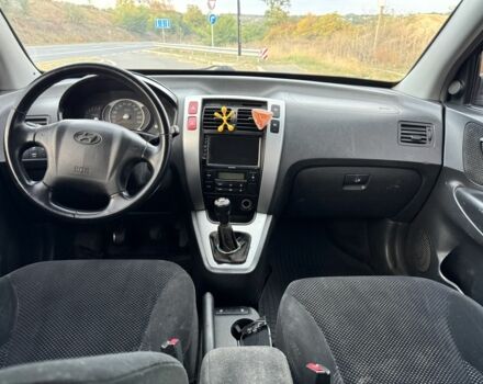 Чорний Хендай Туксон, об'ємом двигуна 2 л та пробігом 291 тис. км за 5400 $, фото 7 на Automoto.ua