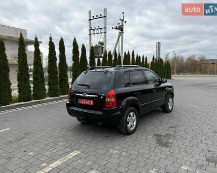 Черный Хендай Туксон, объемом двигателя 1.98 л и пробегом 205 тыс. км за 7950 $, фото 4 на Automoto.ua