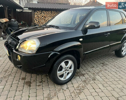 Черный Хендай Туксон, объемом двигателя 2 л и пробегом 276 тыс. км за 7450 $, фото 3 на Automoto.ua