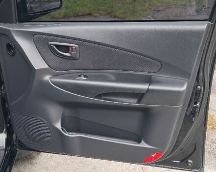 Черный Хендай Туксон, объемом двигателя 2 л и пробегом 270 тыс. км за 8300 $, фото 11 на Automoto.ua