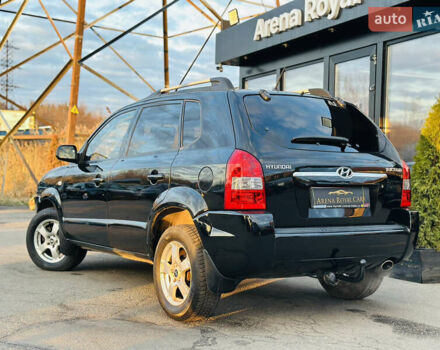 Чорний Хендай Туксон, об'ємом двигуна 2 л та пробігом 186 тис. км за 8300 $, фото 3 на Automoto.ua