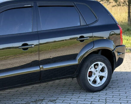 Хендай Туксон 2008 в Радехове на Automoto.ua Черный Хендай Туксон, объемом двигателя 1.98 л и пробегом 370 тыс. км за 7350 $, фото 43 на Automoto.ua