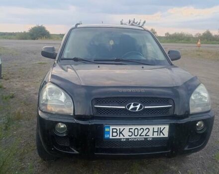 Черный Хендай Туксон, объемом двигателя 1.99 л и пробегом 239 тыс. км за 7700 $, фото 2 на Automoto.ua