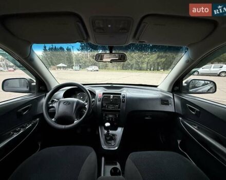 Черный Хендай Туксон, объемом двигателя 1.99 л и пробегом 240 тыс. км за 7200 $, фото 54 на Automoto.ua