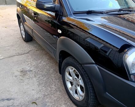 Черный Хендай Туксон, объемом двигателя 2 л и пробегом 261 тыс. км за 8900 $, фото 1 на Automoto.ua