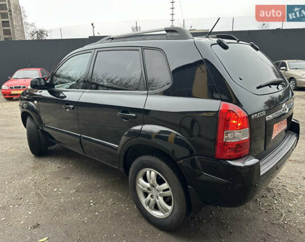 Чорний Хендай Туксон, об'ємом двигуна 2 л та пробігом 243 тис. км за 7999 $, фото 11 на Automoto.ua