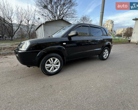 Черный Хендай Туксон, объемом двигателя 1.98 л и пробегом 196 тыс. км за 7999 $, фото 2 на Automoto.ua