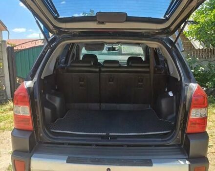 Черный Хендай Туксон, объемом двигателя 1.98 л и пробегом 189 тыс. км за 7800 $, фото 4 на Automoto.ua