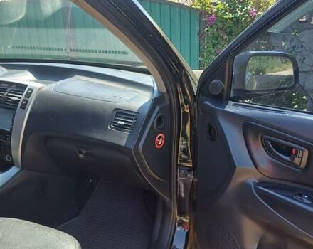 Черный Хендай Туксон, объемом двигателя 1.98 л и пробегом 189 тыс. км за 7800 $, фото 5 на Automoto.ua