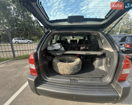 Черный Хендай Туксон, объемом двигателя 2 л и пробегом 218 тыс. км за 6700 $, фото 3 на Automoto.ua