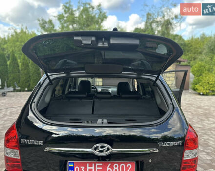 Черный Хендай Туксон, объемом двигателя 2 л и пробегом 218 тыс. км за 8700 $, фото 43 на Automoto.ua