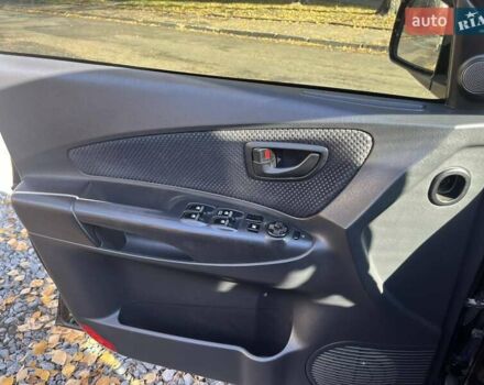 Черный Хендай Туксон, объемом двигателя 2 л и пробегом 250 тыс. км за 8500 $, фото 1 на Automoto.ua