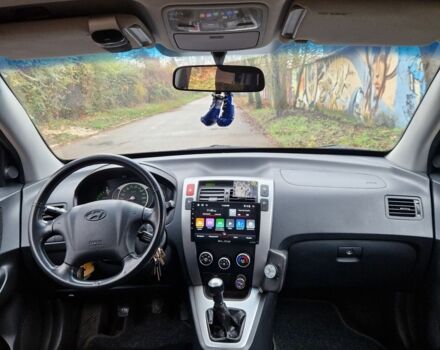 Черный Хендай Туксон, объемом двигателя 2 л и пробегом 190 тыс. км за 1843 $, фото 5 на Automoto.ua