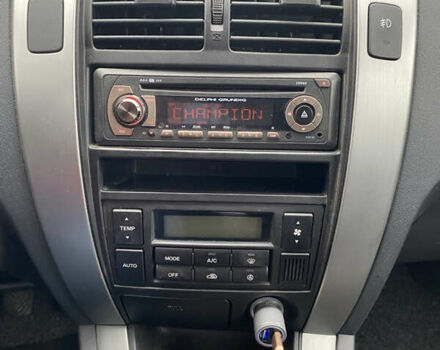 Черный Хендай Туксон, объемом двигателя 2 л и пробегом 149 тыс. км за 8250 $, фото 11 на Automoto.ua