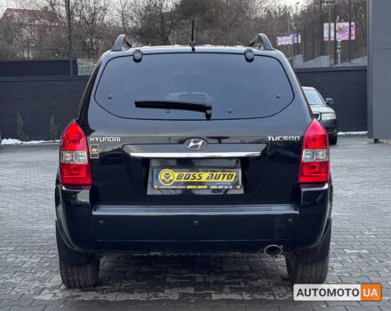 Черный Хендай Туксон, объемом двигателя 2 л и пробегом 170 тыс. км за 9200 $, фото 4 на Automoto.ua