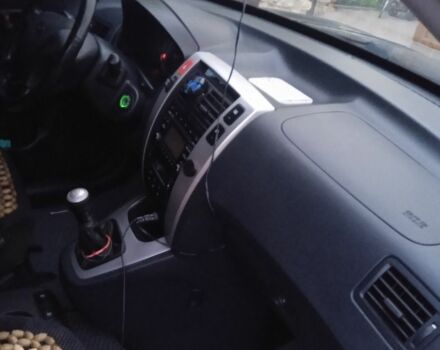 Черный Хендай Туксон, объемом двигателя 2 л и пробегом 209 тыс. км за 8200 $, фото 3 на Automoto.ua