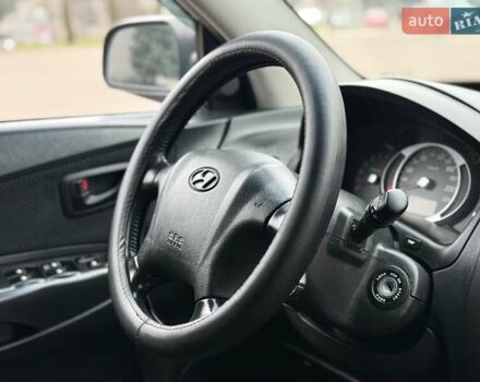 Черный Хендай Туксон, объемом двигателя 1.99 л и пробегом 240 тыс. км за 7200 $, фото 36 на Automoto.ua