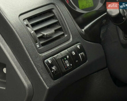 Черный Хендай Туксон, объемом двигателя 2 л и пробегом 252 тыс. км за 7200 $, фото 14 на Automoto.ua