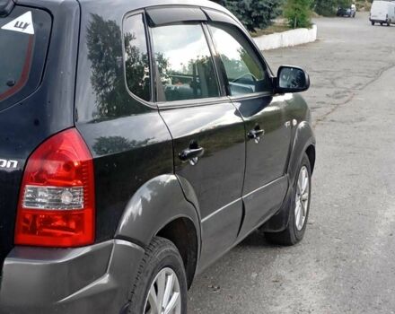 Чорний Хендай Туксон, об'ємом двигуна 2 л та пробігом 142 тис. км за 4650 $, фото 2 на Automoto.ua