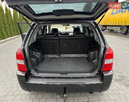 Черный Хендай Туксон, объемом двигателя 1.98 л и пробегом 205 тыс. км за 7950 $, фото 11 на Automoto.ua