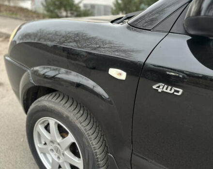 Черный Хендай Туксон, объемом двигателя 2 л и пробегом 136 тыс. км за 8500 $, фото 5 на Automoto.ua