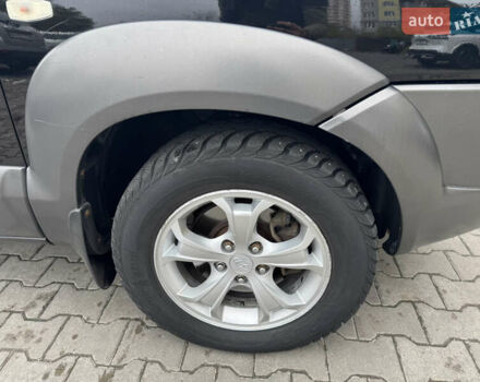 Черный Хендай Туксон, объемом двигателя 2 л и пробегом 157 тыс. км за 8900 $, фото 16 на Automoto.ua