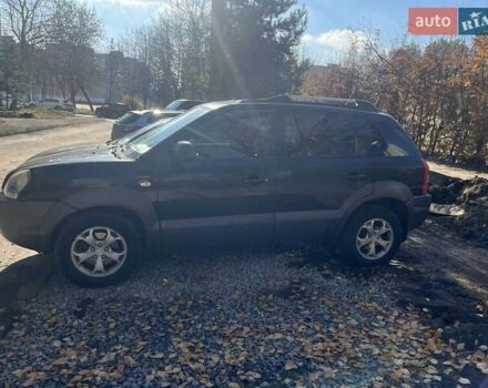 Черный Хендай Туксон, объемом двигателя 2 л и пробегом 250 тыс. км за 8500 $, фото 3 на Automoto.ua