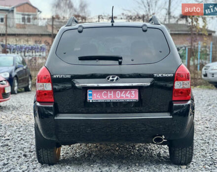 Черный Хендай Туксон, объемом двигателя 1.98 л и пробегом 96 тыс. км за 9900 $, фото 5 на Automoto.ua