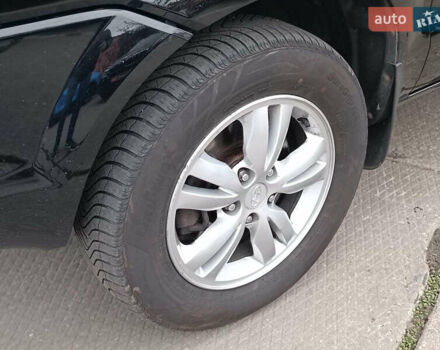 Черный Хендай Туксон, объемом двигателя 2 л и пробегом 192 тыс. км за 7990 $, фото 5 на Automoto.ua