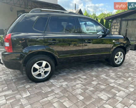 Черный Хендай Туксон, объемом двигателя 2 л и пробегом 218 тыс. км за 8700 $, фото 9 на Automoto.ua