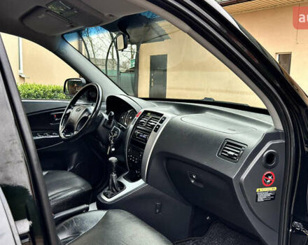 Чорний Хендай Туксон, об'ємом двигуна 2 л та пробігом 182 тис. км за 8299 $, фото 60 на Automoto.ua