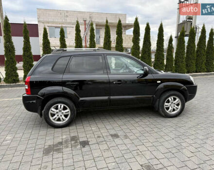 Черный Хендай Туксон, объемом двигателя 1.98 л и пробегом 205 тыс. км за 7950 $, фото 3 на Automoto.ua