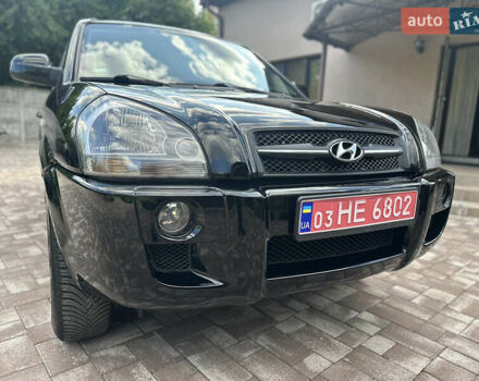 Черный Хендай Туксон, объемом двигателя 2 л и пробегом 218 тыс. км за 8700 $, фото 2 на Automoto.ua