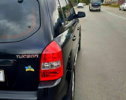 Черный Хендай Туксон, объемом двигателя 2 л и пробегом 240 тыс. км за 7500 $, фото 9 на Automoto.ua