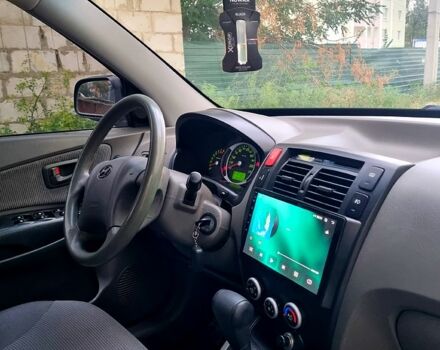 Черный Хендай Туксон, объемом двигателя 2 л и пробегом 152 тыс. км за 7800 $, фото 6 на Automoto.ua