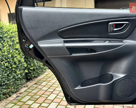 Чорний Хендай Туксон, об'ємом двигуна 2 л та пробігом 182 тис. км за 8299 $, фото 32 на Automoto.ua